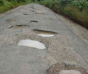 accidente por bache sin señalizar