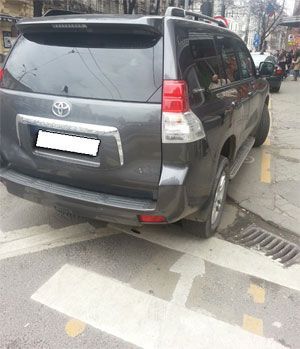 pasocebra aparcado