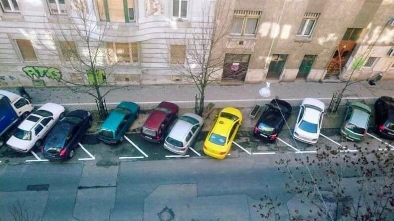estacionar en dirección contraria